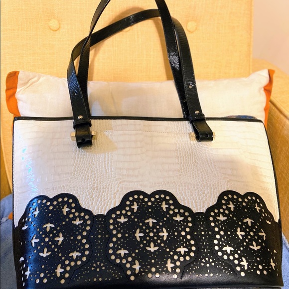 (SOLD)Brahmin Black Magnolia Medium Asher - Picture 3 of 6